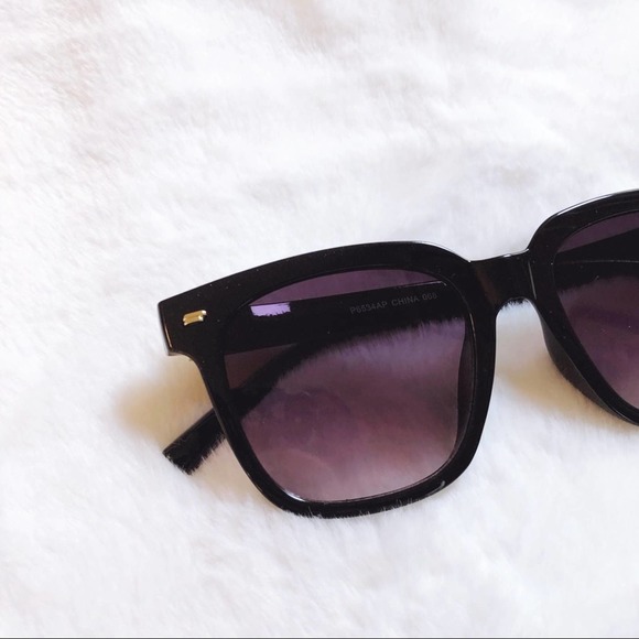 Jacob Black Classic Square Sunglasses - Picture 4 of 10